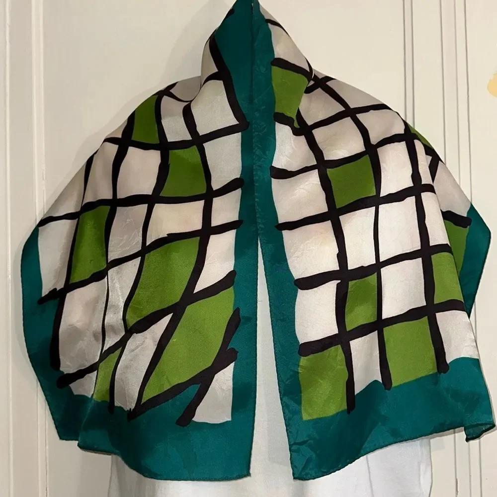 Vtg mid century mod white, black & green print square polyester‎ rectangle scarf